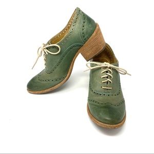 Frye Leather lace up Maggie Wingtip Shoe Stacked Heel Sage Green Womens Sz 9